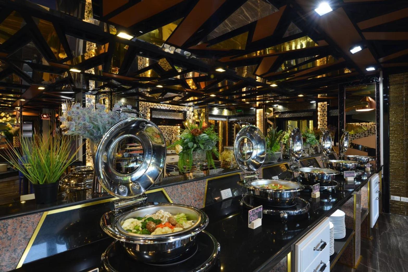 The Breton Hotel Media Bangkok Exterior photo