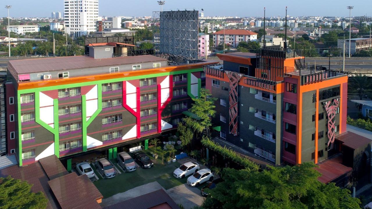 The Breton Hotel Media Bangkok Exterior photo